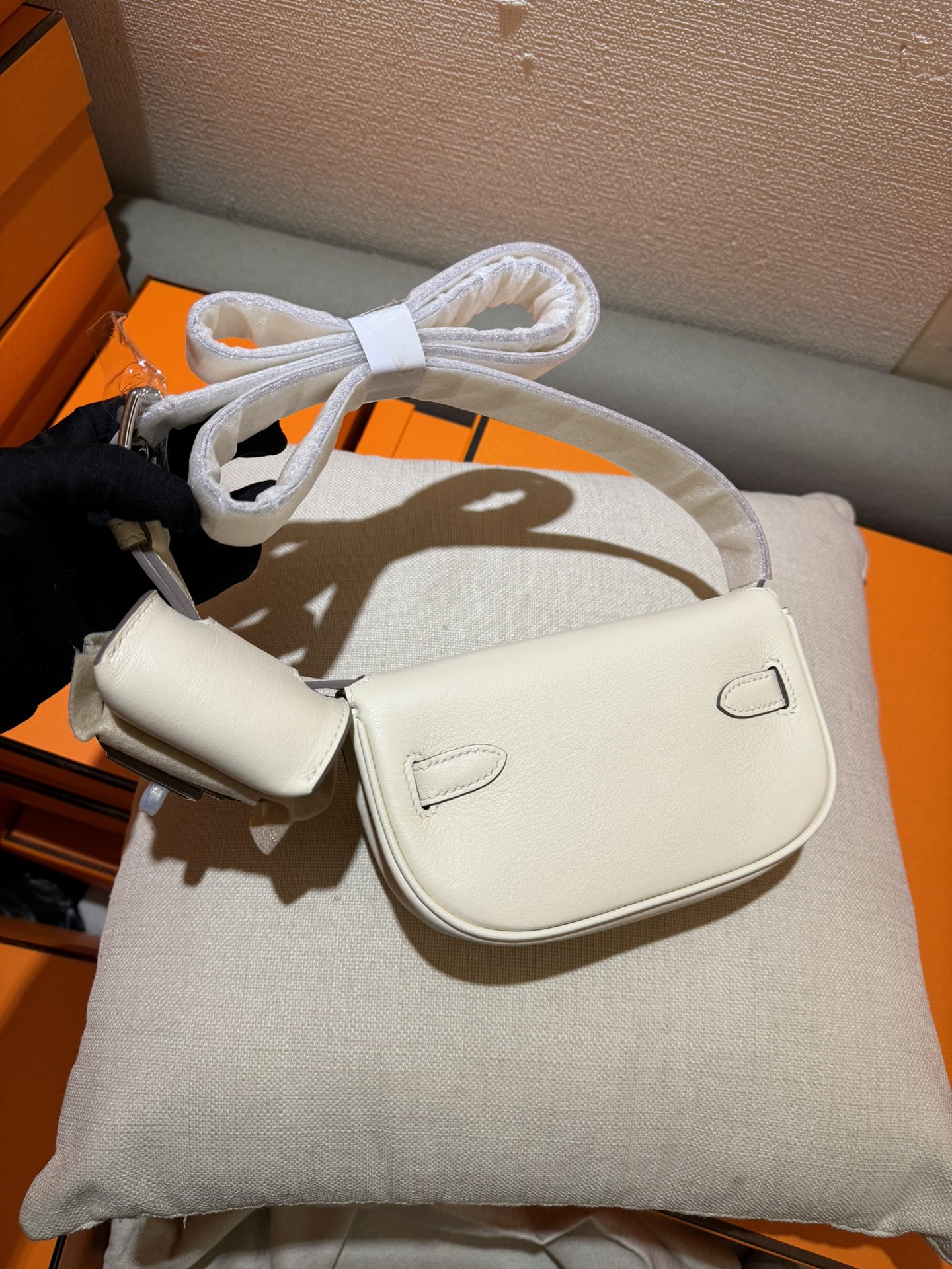 Hermes Kelly Moove Shoulder Bag In White Swift Leather